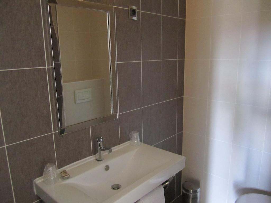 Hotel Les Arbousiers Calvi  Bilik gambar